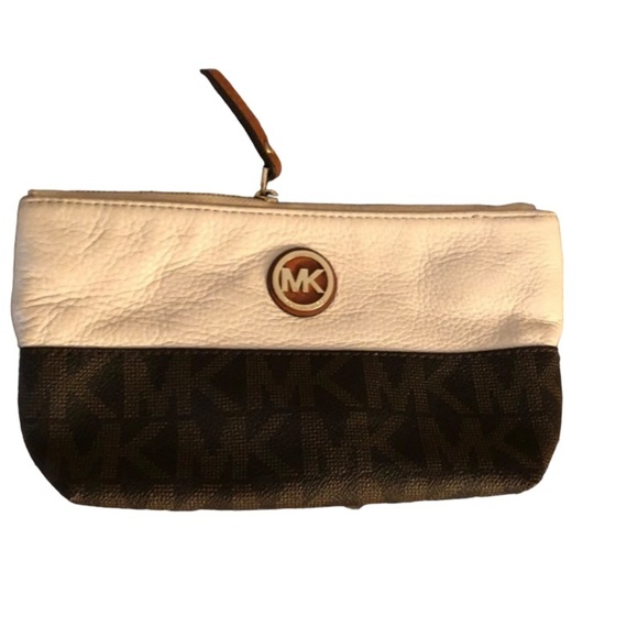 Michael Kors leather make up bag or wristlet W/strap has pockets for cards - Picture 4 of 14